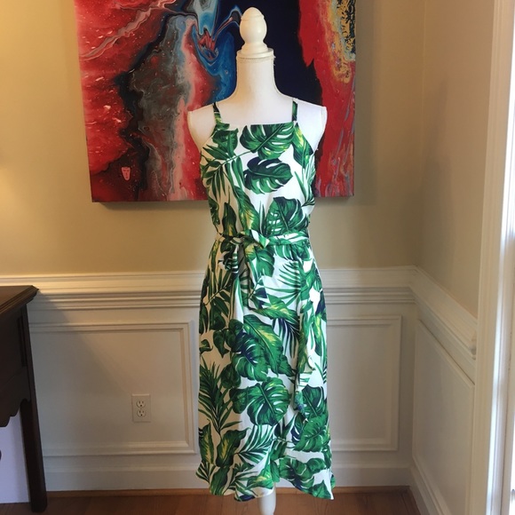 Luxology Dresses & Skirts - Sz.M LUXOLOGY Palm Leaf Tropical Print Dress NWT